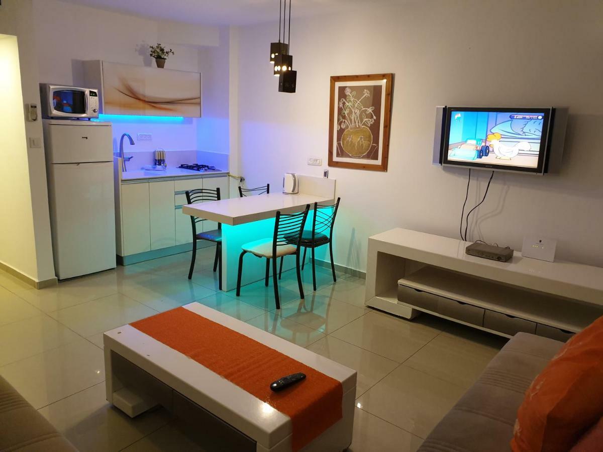 Avshalom Apartment *