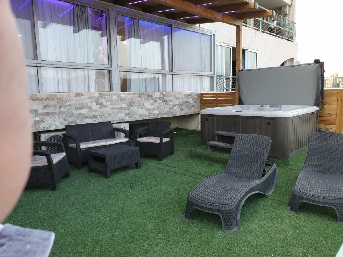 Avshalom Apartment *