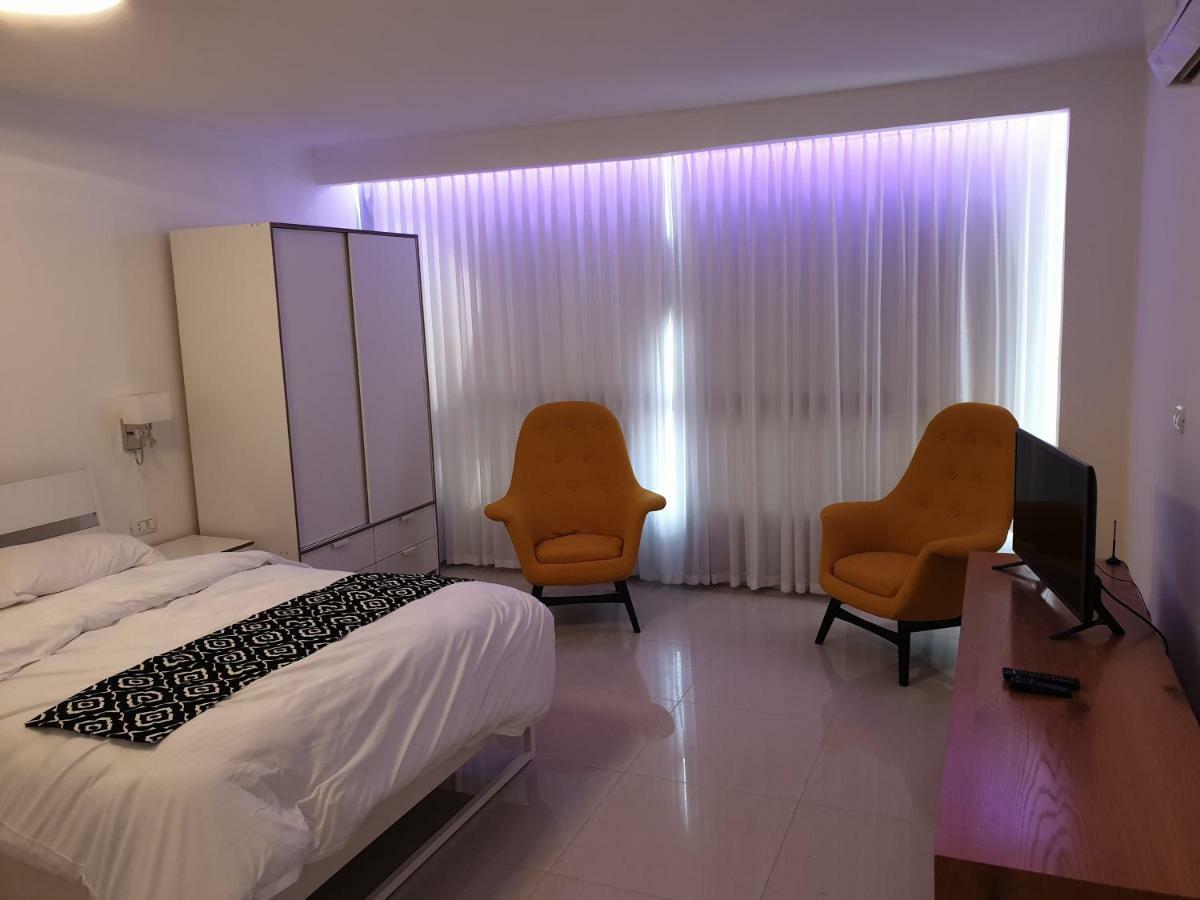 Avshalom Apartment *