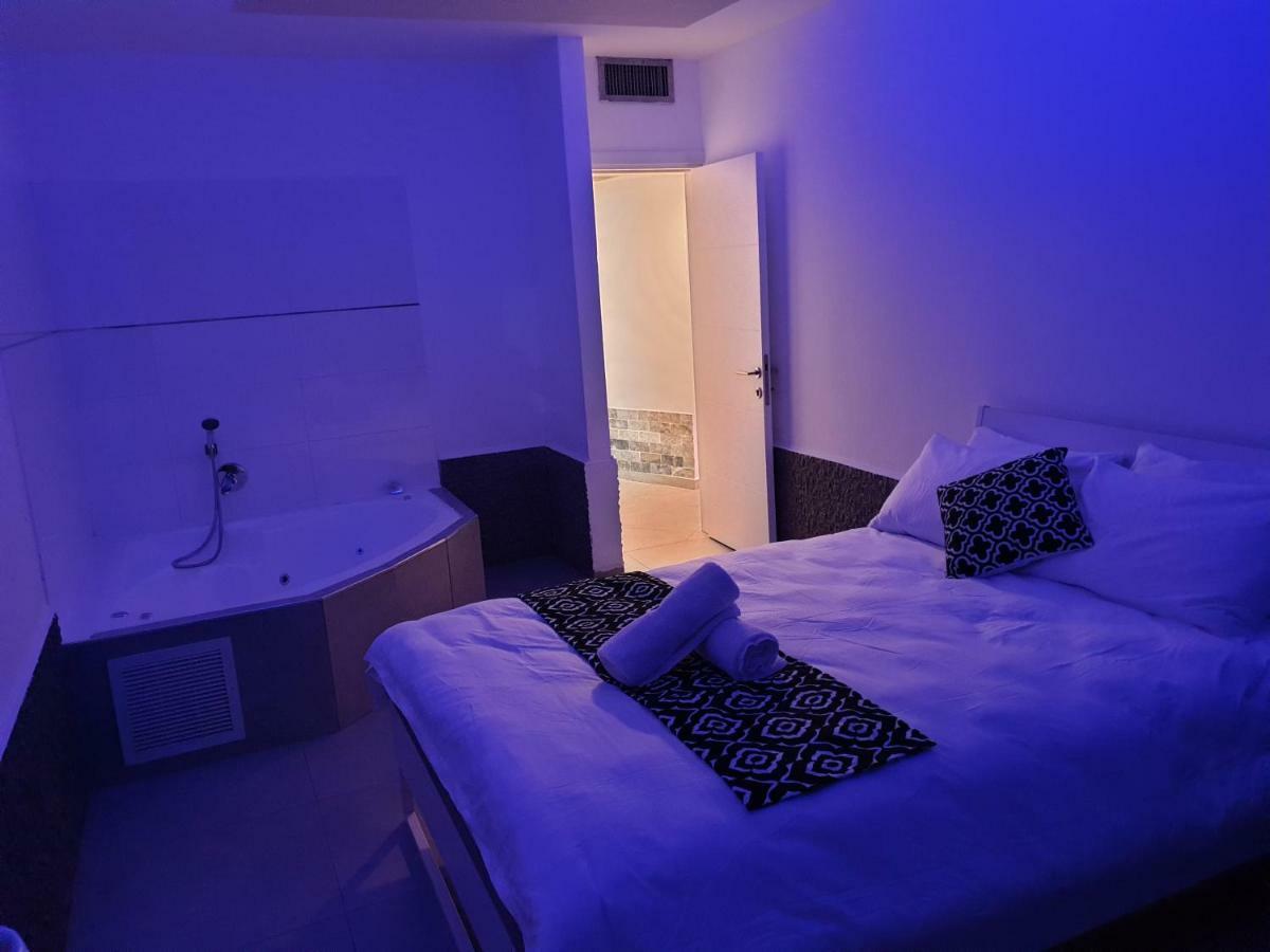 Avshalom Apartment *